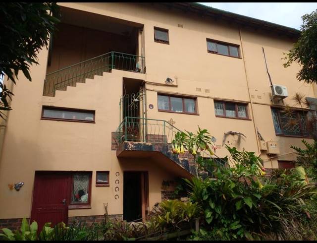 6 BEDROOM HOUSE FOR SALE IN QUEENSBURGH CENTRAL